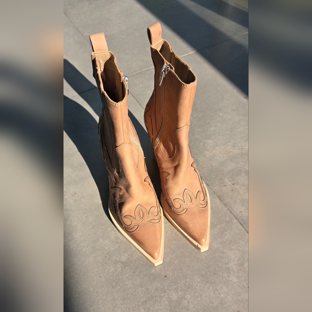 New Cowboy boots size 6 Dolce Vita